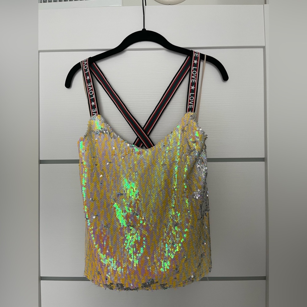 Shiny top with original straps